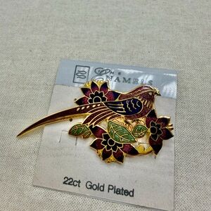 Vintage Fine Enamel  22ct Brooch